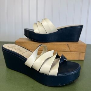 Butter Italy Two-Tone Top Twist Platform Sandals in Navy and Cream *Italy*